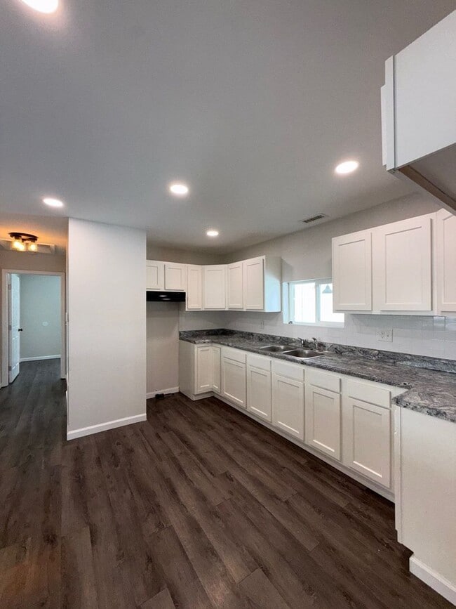 Photo - Modern & Spacious 3BR Home with Trendy Design Features and Large Yard! (NEAR TEAS VALLEY SCHOOL D...