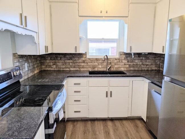 Photo - 2070 Monroe Blvd