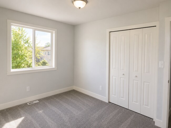 Photo - 613 N 1100 W St