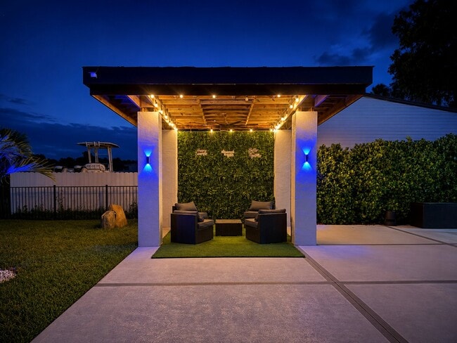 Photo - 2106 Laura Ln
