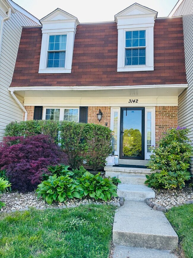 Beautiful and very large 3BR 3.5BA townhom... - Beautiful and very large 3BR 3.5BA townhom... House