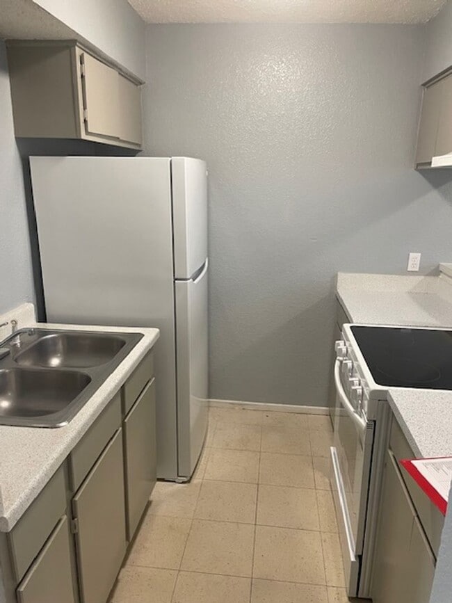 Photo - 3536 S Littlejohn Ave