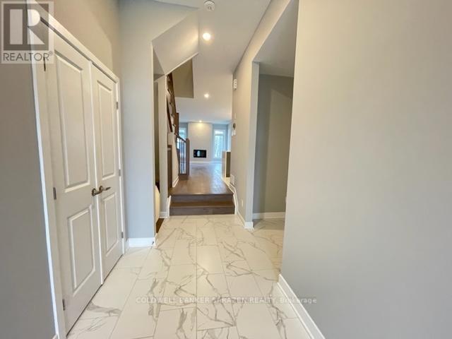 Photo - 330 Whitham Cres