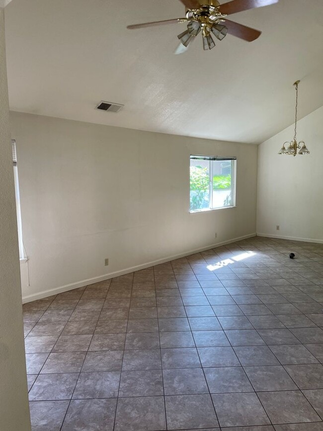 Photo - 5bd 3ba