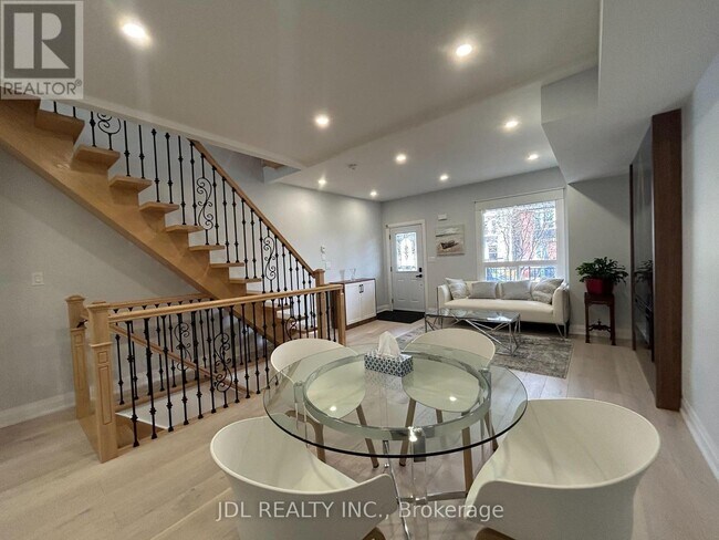 Photo - 18 Connaught Ave