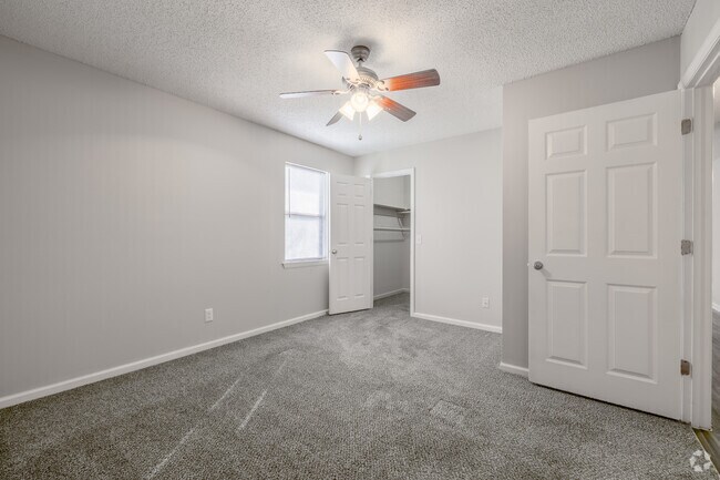 2BR, 1BA - 940SF - Bedroom