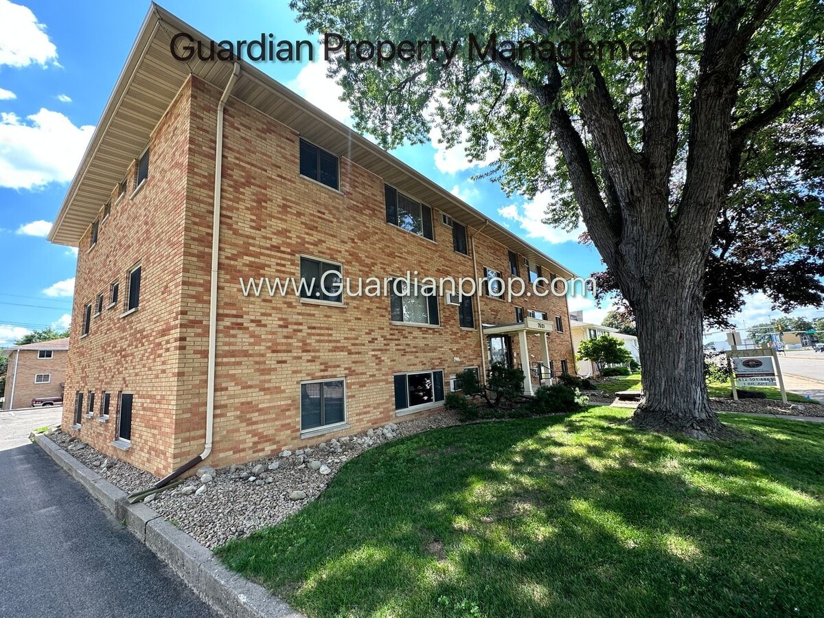 Photo - Richfield Ground Level 1 Bedroom, Heat Paid, Parking, Free USI Fiber Internet, Parking Unit #1