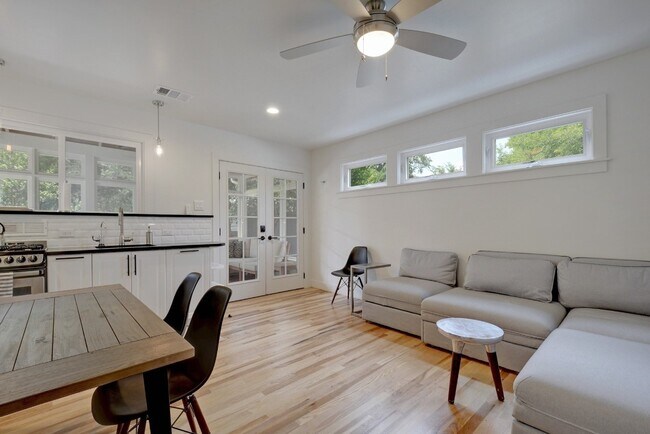 Photo - 4518 Red River St