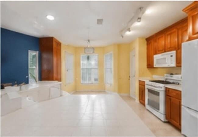 1750 Arborwood Dr