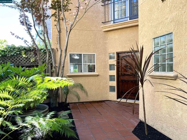 Photo - 120 Cortona Dr