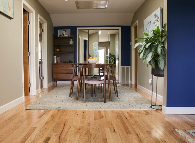 Photo - 2115 Ashwood Ave Unidad B Upstairs