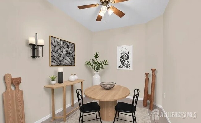 Photo - 353 Ventnor Ct