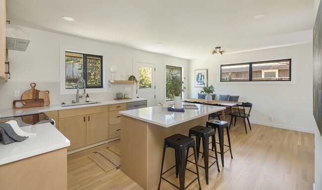 3430 39th Ave W