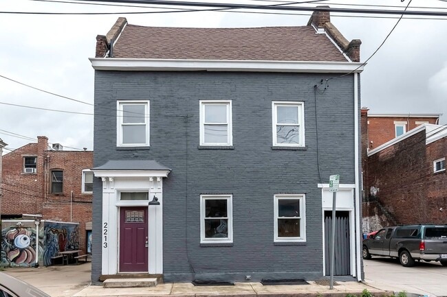 Photo - Remodeled 5 bedroom/2 bathroom in South Side