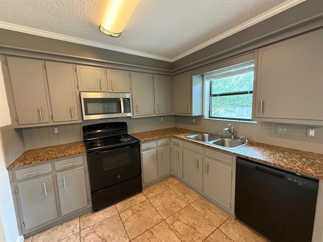 Photo - 231 Redbud St