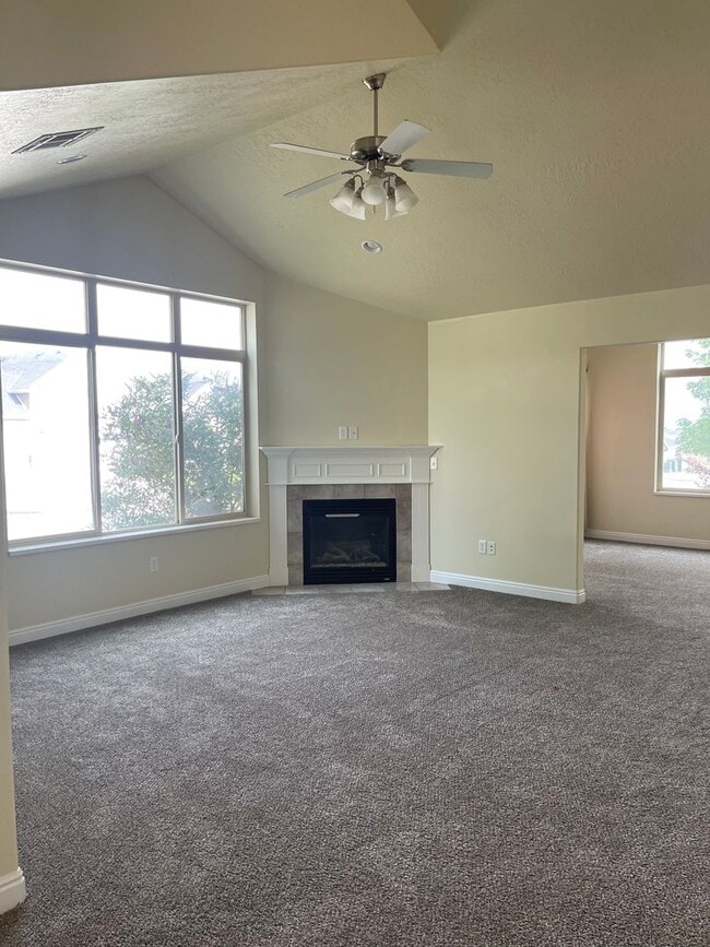 Photo - Beautiful Lehi home for rent!