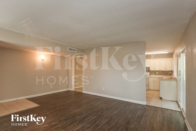 Photo - 6217 Pine St