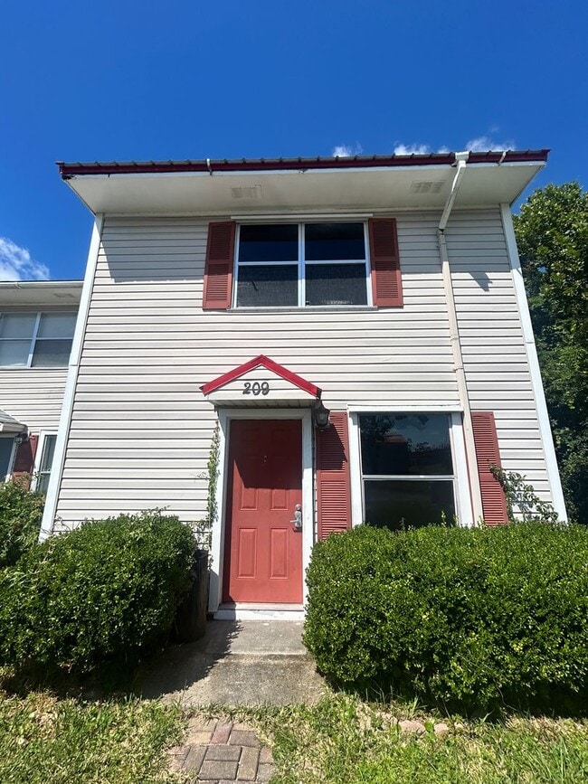 Building Photo - 209 N Kimbrel Ave Unit 209 N Kimbrel Ave Rental