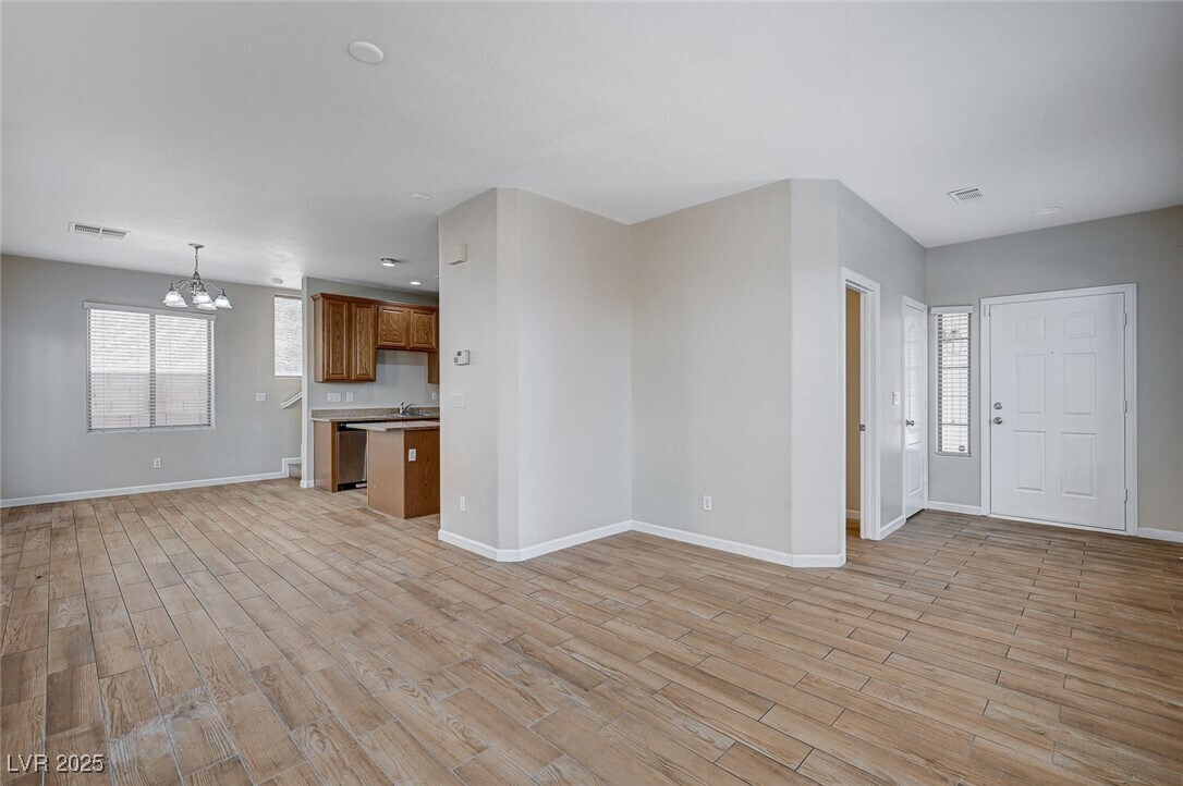 Photo - 684 Sumatra Pl