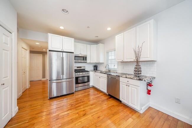 Photo - 44 Bryant Ave Unidad 3 Rental