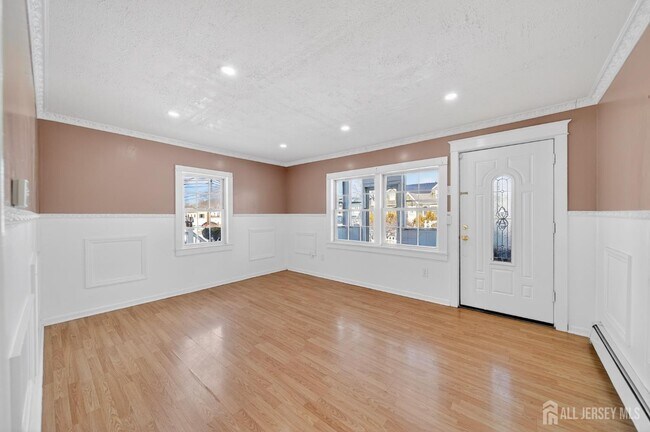 Photo - 114 Larch St