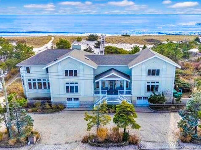 Building Photo - 605 Dune Rd