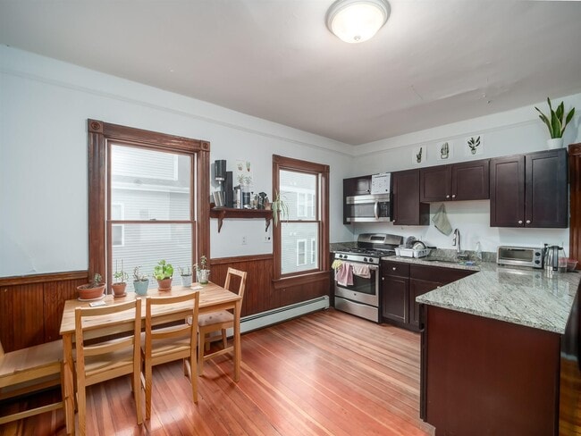 Building Photo - 318 Beacon St Unit 2