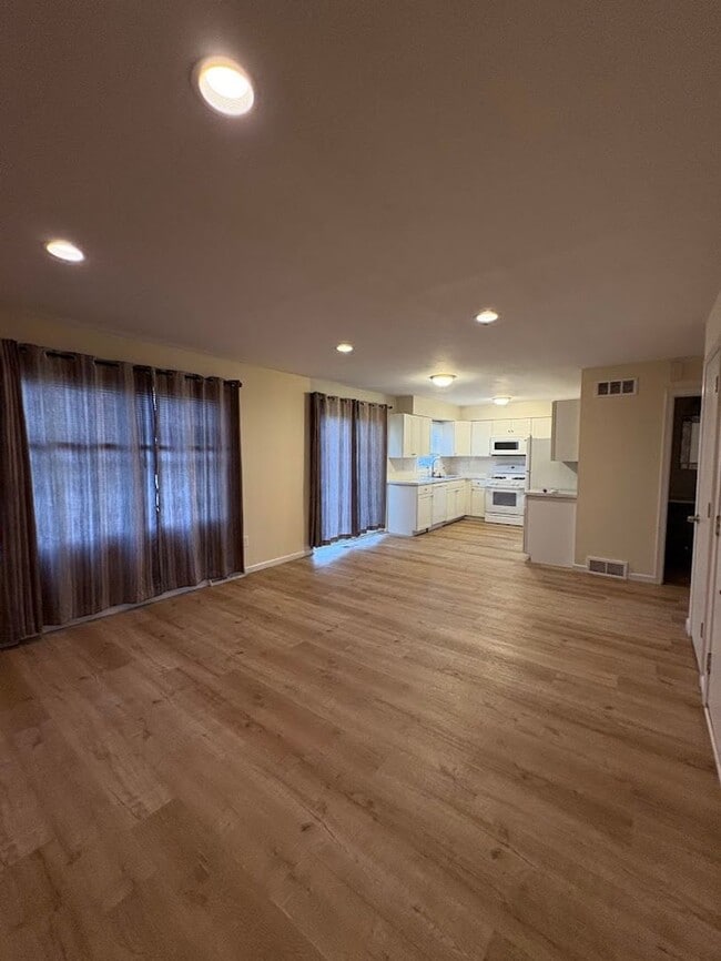 Photo - Beautiful and spacious 3 bedroom 2.5 bathroom townhome available for rent