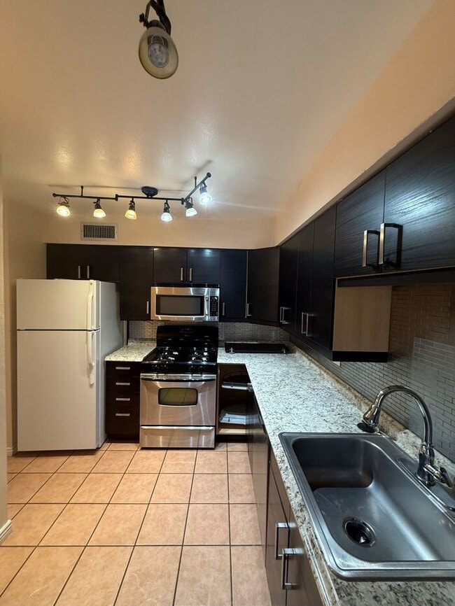 Photo - Townhome For Rent