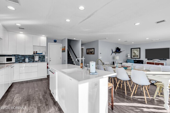 213 Hayes Ct