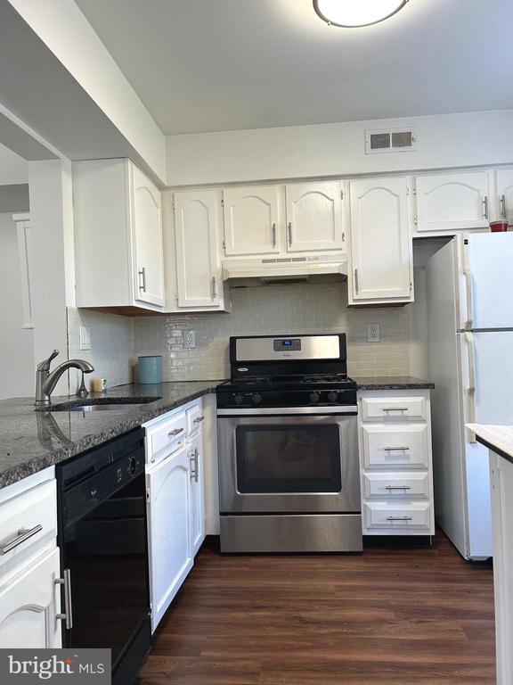 Photo - 704B Trescott Pl