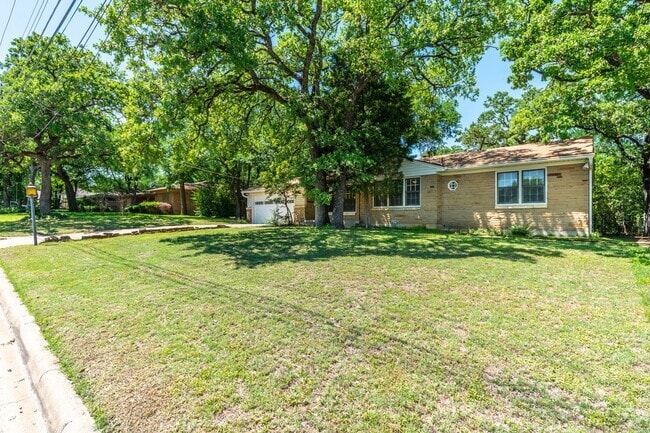 Building Photo - Remodeled in East Fort Worth Rental