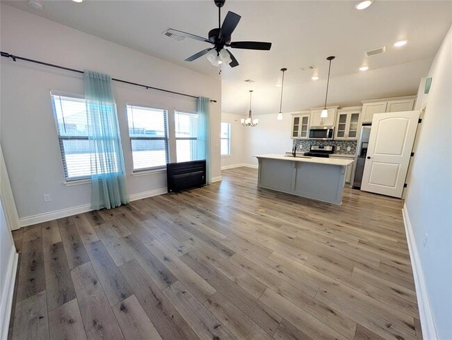 Photo - 18637 Como Dr