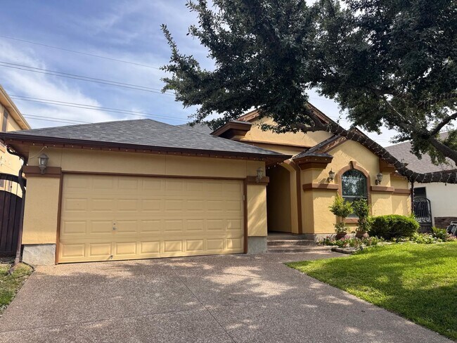 Photo - 705 Puig Dr