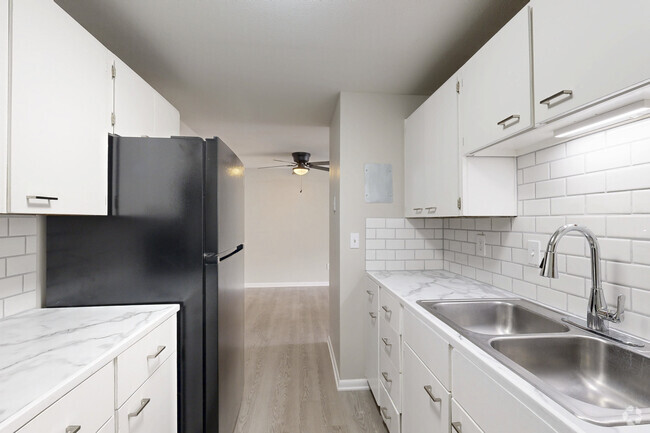 2BR, 1BA - 700SF - Kitchen