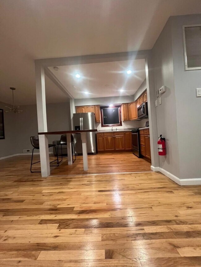 173 W 17th St