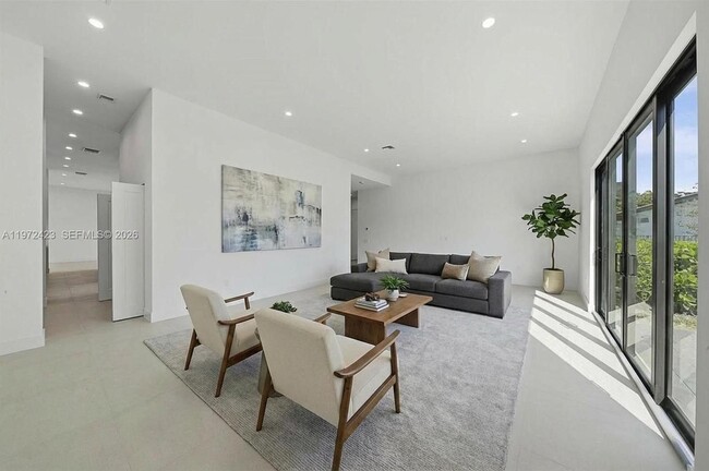 Photo - 5718 Ashwood Cir