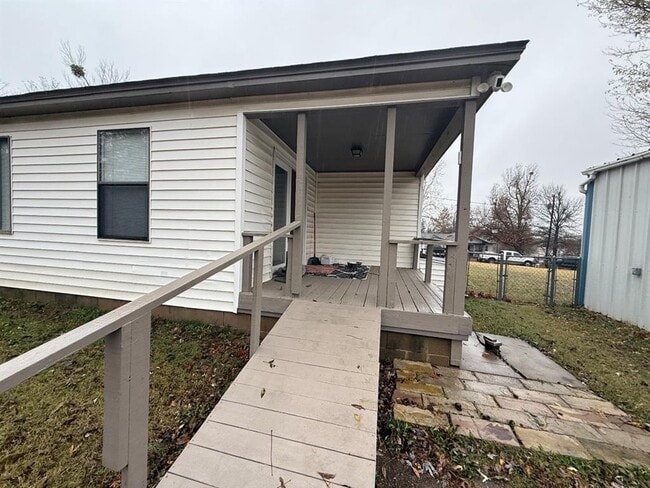 Photo - 1940 Ives Way Ln