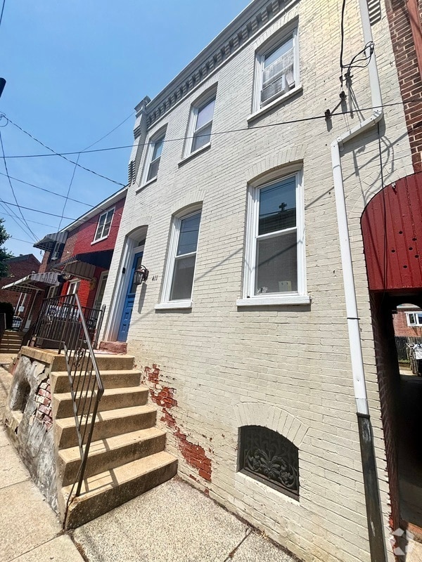 Building Photo - 411 St Joseph St Rental