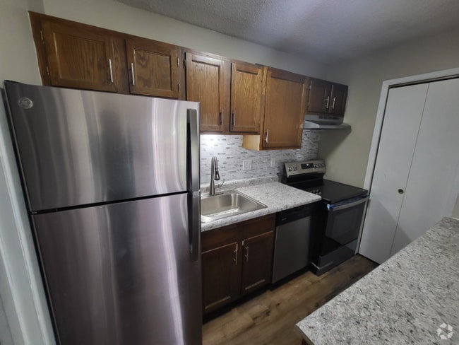 Building Photo - 905 W 11th St N Rental