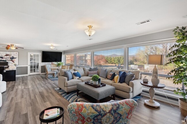 Leasing Office - Sterlingwood Apartments