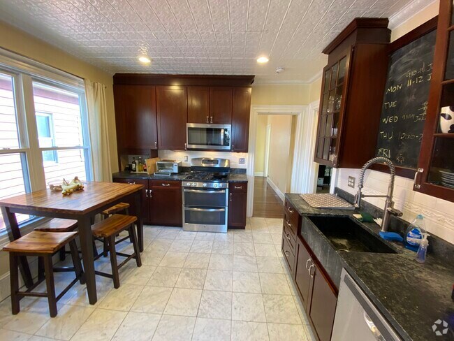 Building Photo - 380 Highland Ave Unit #381-2 Rental
