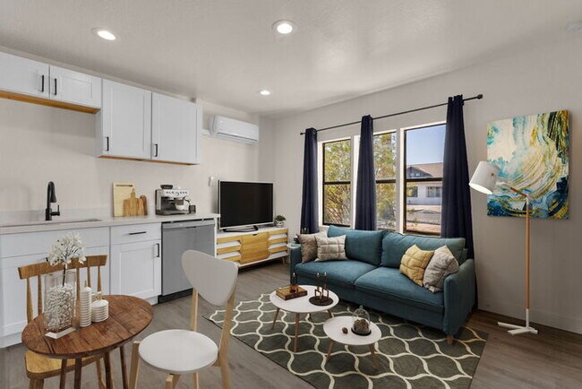 Building Photo - NEW EVERYTHING IN THE HEART OF DOWNTOWN!! Rental