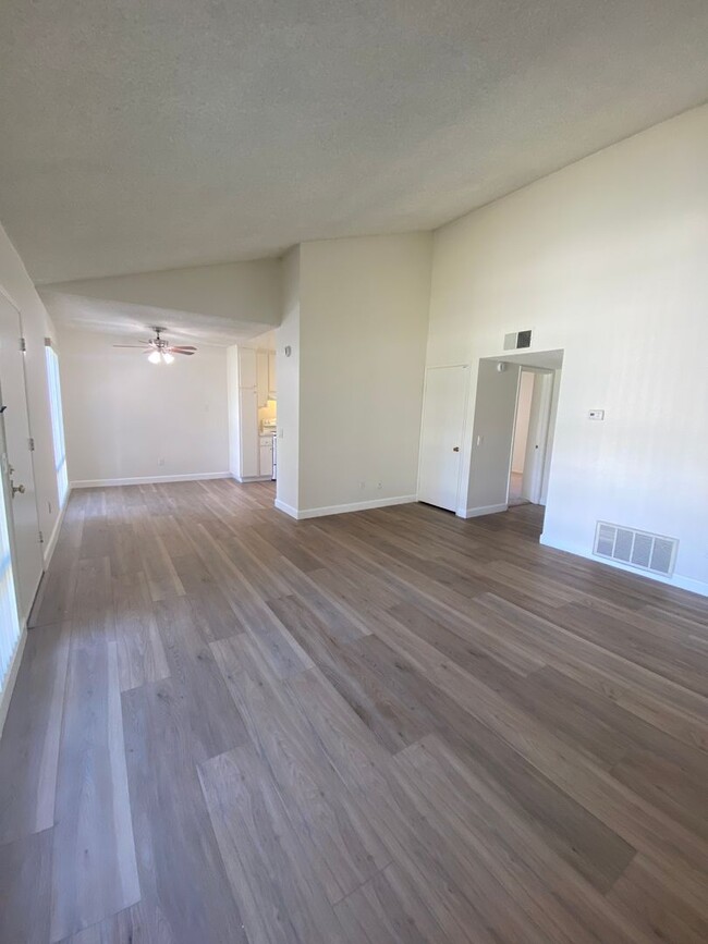 Newly Remodeled 2 Bedroom 1 1/2 Bath Upsta... - Newly Remodeled 2 Bedroom 1 1/2 Bath Upsta... Casa