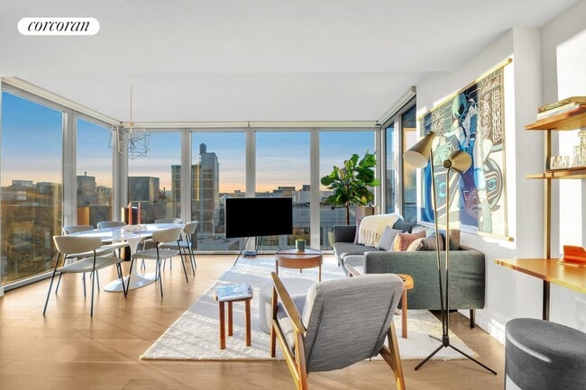 Photo - 547 W 47th St