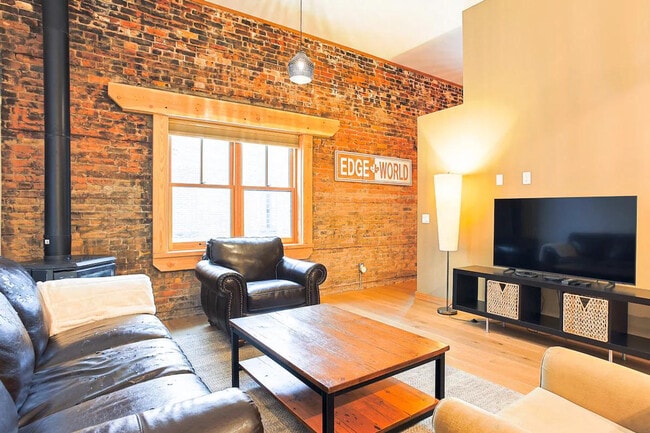 Building Photo - 421 2 Avenue-SI ID1386643P