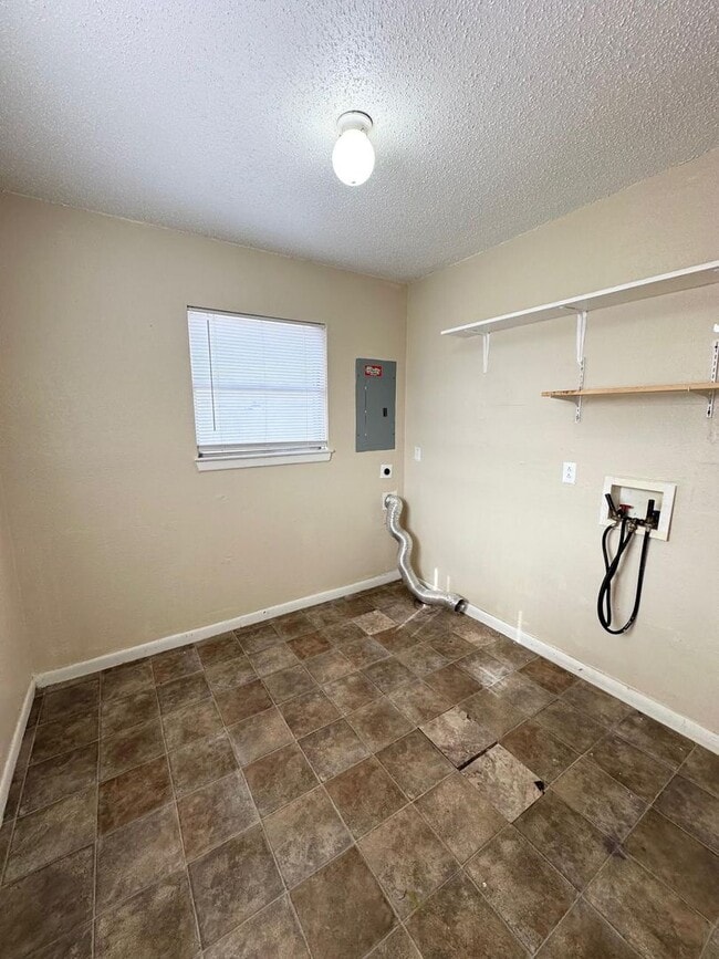 Photo - 3 Bed 2 Bath Ready To Rent ASAP!