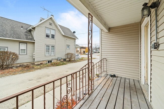 Photo - 208 W Chestnut St