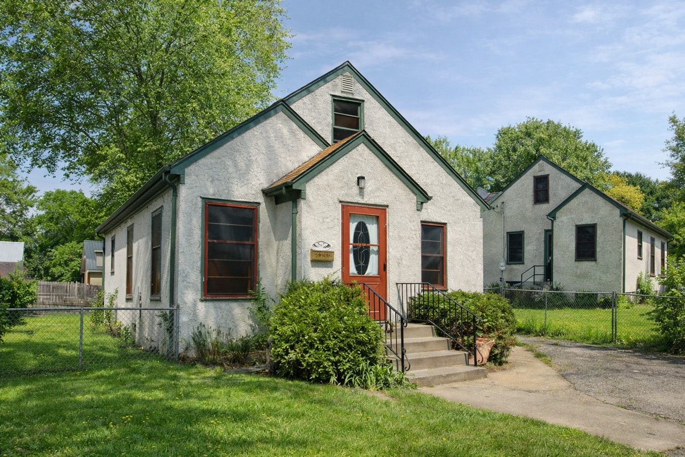 Charming 3-bedroom, 2-bath home in Robbinsdale! - Charming 3-bedroom, 2-bath home in Robbinsdale!