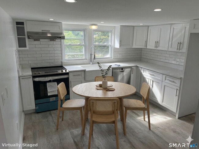 Photo - 2 Oak St Unit Upper